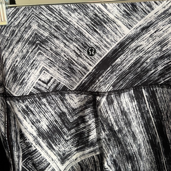 Lululemon mesh leggings - Picture 3 of 3